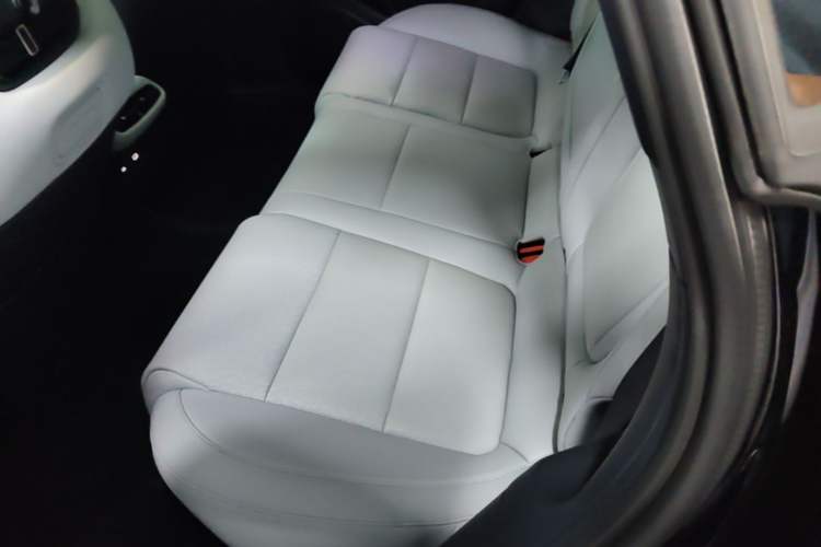 Used Lynk & Co Z10 2025 95 kWh 766 km Range Rear-Wheel Drive Max Left Rear Seat