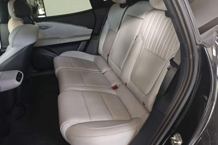 Used Lynk & Co Z10 2025 95 kWh 766 km Range Rear-Wheel Drive Max Left Rear Seat