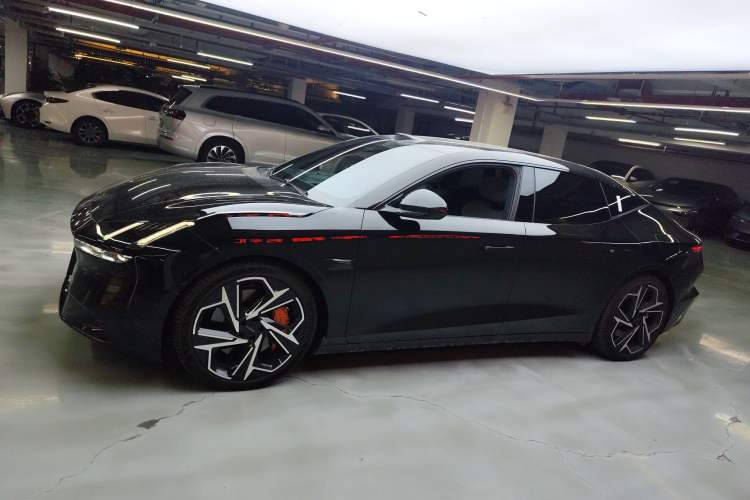 Used Lynk & Co Z10 2025 95 kWh 702 km All-Wheel Drive Intelligent Driving Ultra Left Side