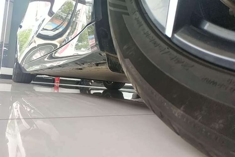 Used Lynk & Co Z10 2025 95 kWh 766 km Range Rear-Wheel Drive Max Left Side Sill