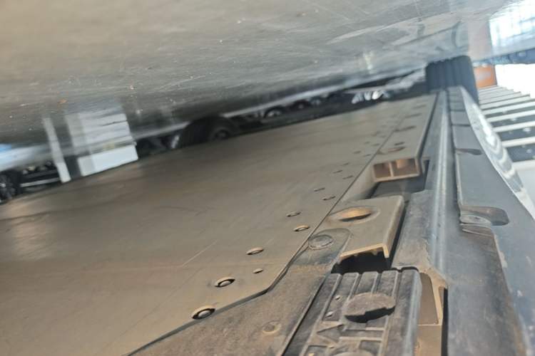 Used Lynk & Co Z10 2025 95 kWh 766 km Range Rear-Wheel Drive Max Left Side Sill