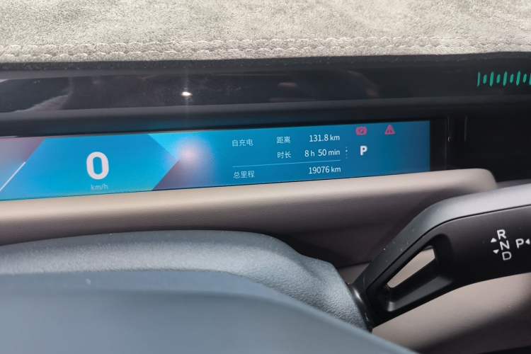 Used Lynk & Co Z10 2025 STARBUFF 95 kWh 766 km Range Rear-Wheel Drive Odometer Close Up