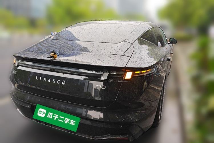 Used Lynk & Co Z10 2025 95 kWh 806 km Range Rear-Wheel Drive Advanced Driver-Assistance System Max Rear Right 45 Deg