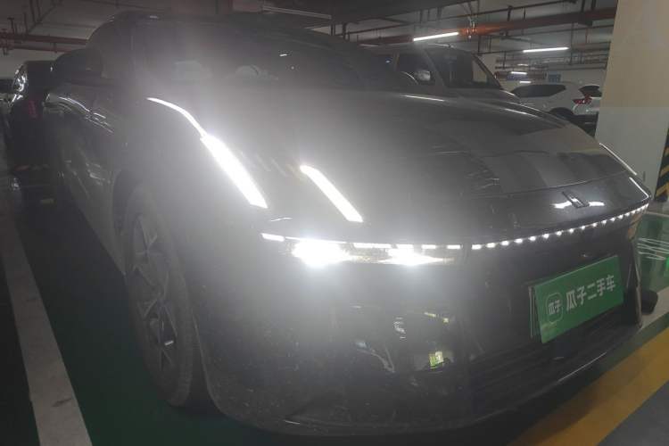 Used Lynk & Co Z10 2025 95 kWh 806 km Range Rear-Wheel Drive Advanced Driver-Assistance System Max Right Front Headlight