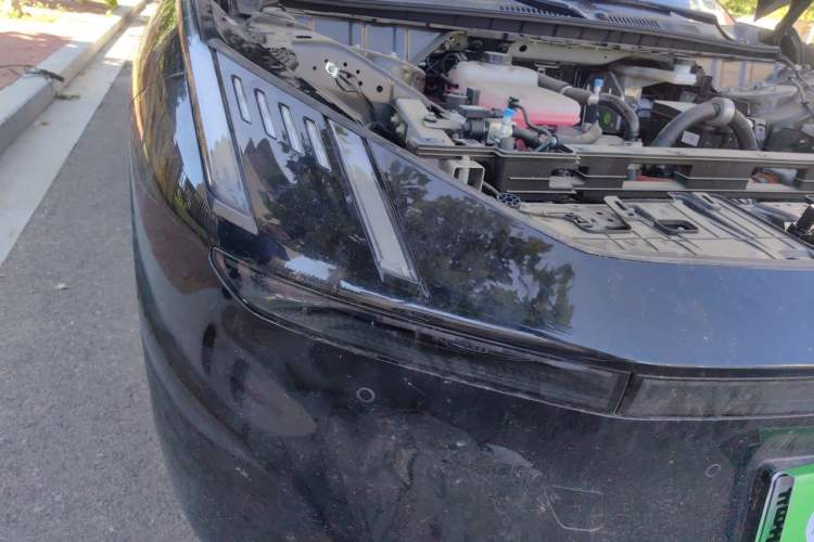 Used Lynk & Co Z10 2025 95 kWh 806 km Range Rear-Wheel Drive Advanced Driver-Assistance System Max Right Front Headlight