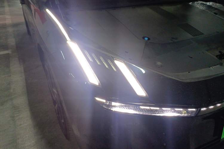Used Lynk & Co Z10 2025 95 kWh 702 km All-Wheel Drive Intelligent Driving Ultra Right Front Headlight