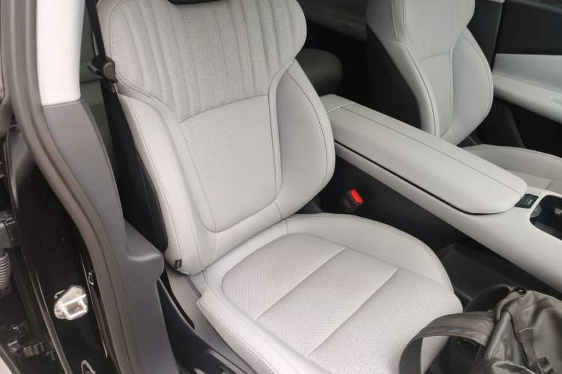 Used Lynk & Co Z10 2025 71 kWh 602 km Range Rear-Wheel Drive Pro Right Front Seat