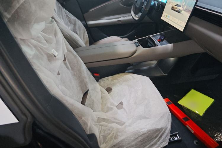 Used Lynk & Co Z10 2025 71 kWh 602 km Range Rear-Wheel Drive Pro Right Front Seat