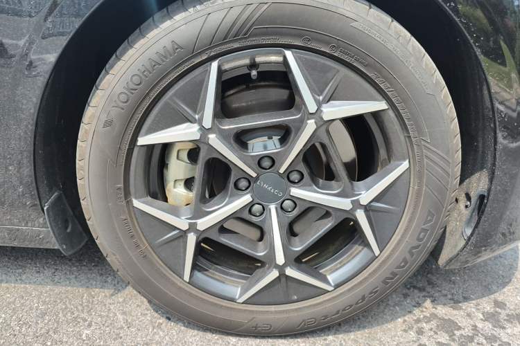 Used Lynk & Co Z10 2025 STARBUFF 95 kWh 766 km Range Rear-Wheel Drive Right Front Wheel Hub