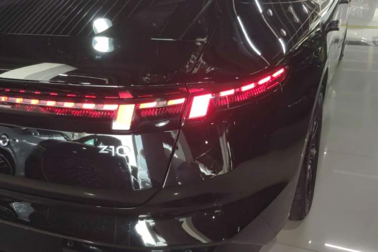 Used Lynk & Co Z10 2025 95 kWh 766 km Range Rear-Wheel Drive Max Right Rear Taillight