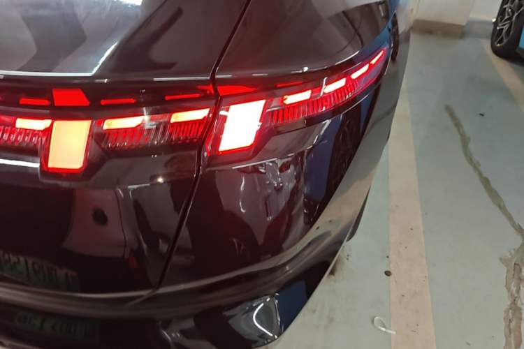 Used Lynk & Co Z10 2025 95 kWh 766 km Range Rear-Wheel Drive Max Right Rear Taillight