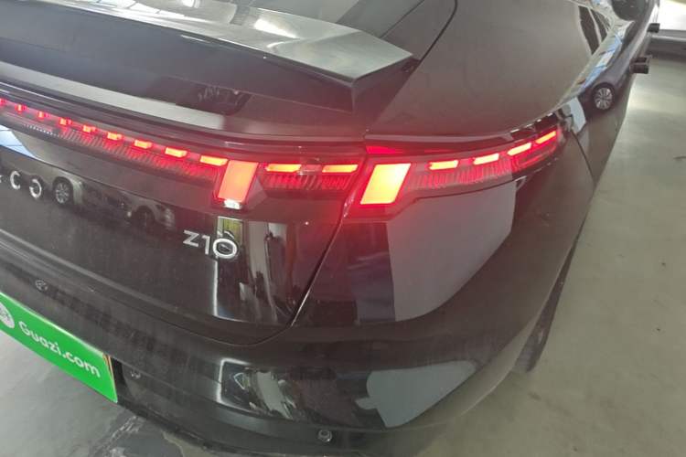 Used Lynk & Co Z10 2025 95 kWh 766 km Range Rear-Wheel Drive Max Right Rear Taillight