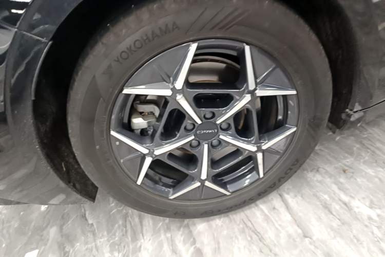 Used Lynk & Co Z10 2025 95 kWh 766 km Range Rear-Wheel Drive Max Right Rear Wheel Hub