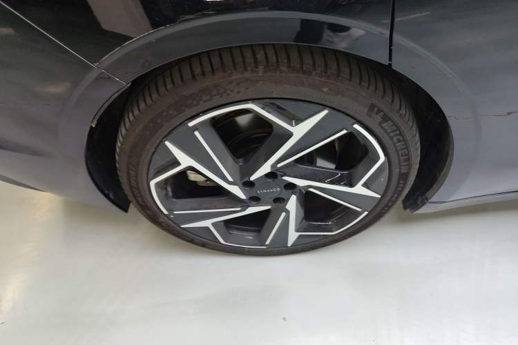 Used Lynk & Co Z10 2025 95 kWh 702 km All-Wheel Drive Intelligent Driving Ultra Right Rear Wheel Hub
