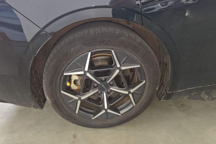 Used Lynk & Co Z10 2025 95 kWh 766 km Range Rear-Wheel Drive Max Right Rear Wheel Hub