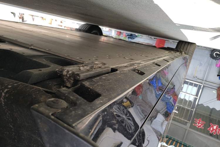 Used Lynk & Co Z10 2025 STARBUFF 95 kWh 766 km Range Rear-Wheel Drive Right Side Sill