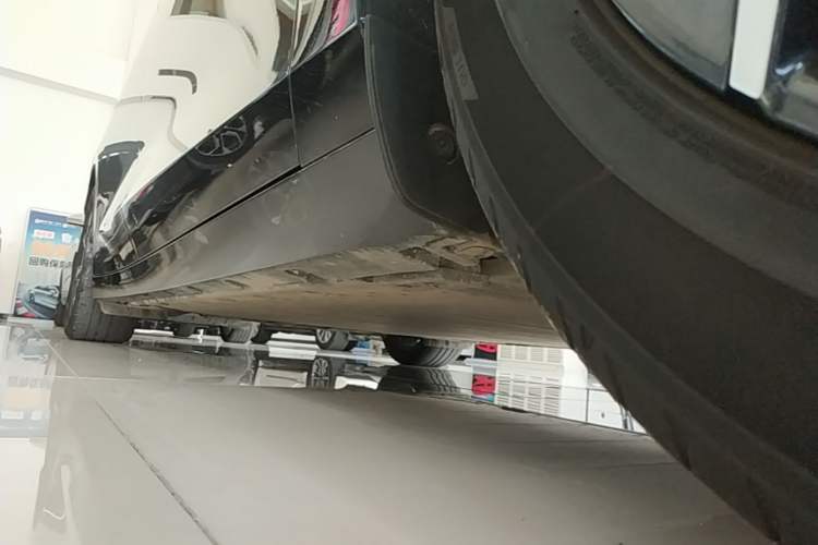 Used Lynk & Co Z10 2025 95 kWh 766 km Range Rear-Wheel Drive Max Right Side Sill