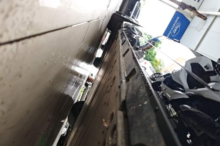 Used Lynk & Co Z10 2025 95 kWh 766 km Range Rear-Wheel Drive Max Right Side Sill