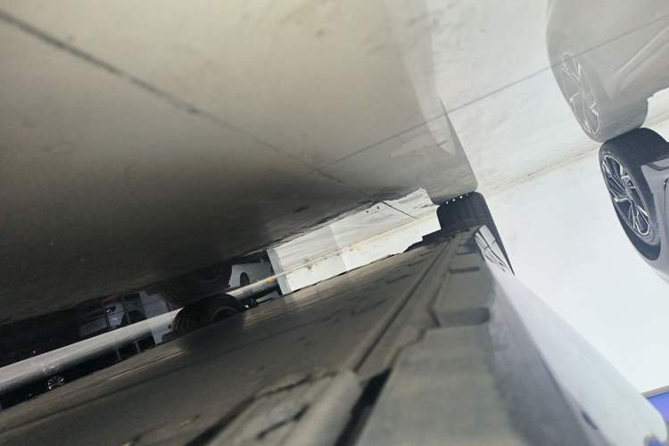 Used Lynk & Co Z10 2025 71 kWh 602 km Range Rear-Wheel Drive Pro Right Side Sill