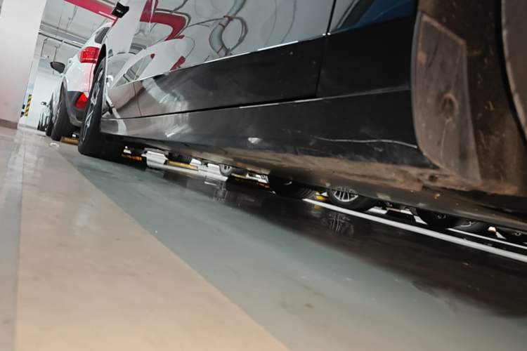 Used Lynk & Co Z10 2025 95 kWh 766 km Range Rear-Wheel Drive Max Right Side Sill