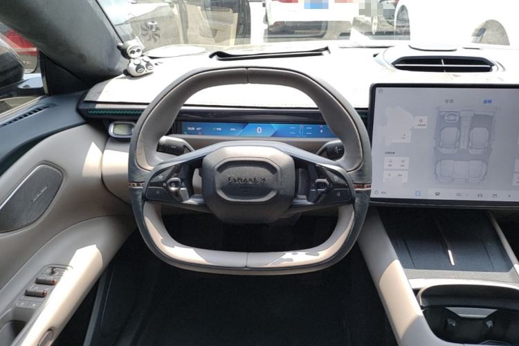 Used Lynk & Co Z10 2025 STARBUFF 95 kWh 766 km Range Rear-Wheel Drive Steering Wheel