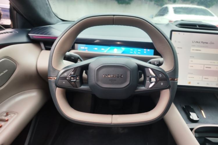 Used Lynk & Co Z10 2025 95 kWh 766 km Range Rear-Wheel Drive Max Steering Wheel