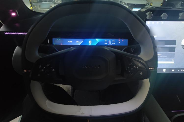 Used Lynk & Co Z10 2025 95 kWh 806 km Range Rear-Wheel Drive Advanced Driver-Assistance System Max Steering Wheel