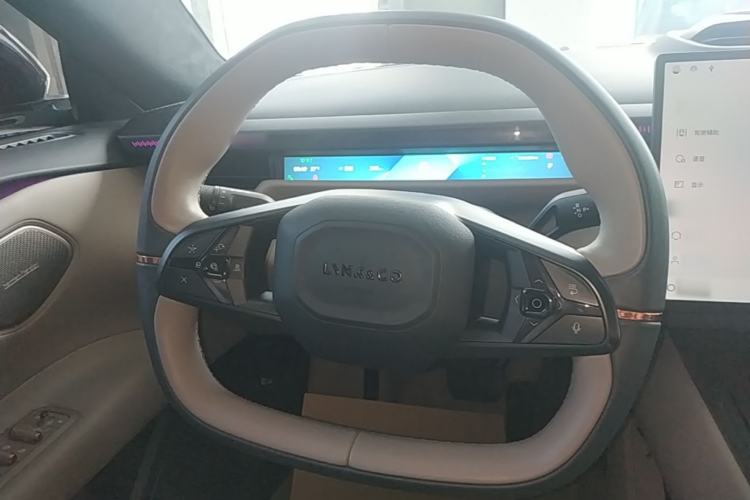 Used Lynk & Co Z10 2025 95 kWh 766 km Range Rear-Wheel Drive Max Steering Wheel