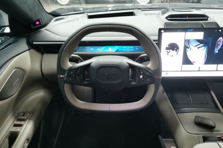 Used Lynk & Co Z10 2025 95 kWh 806 km Range Rear-Wheel Drive Advanced Driver-Assistance System Max Steering Wheel