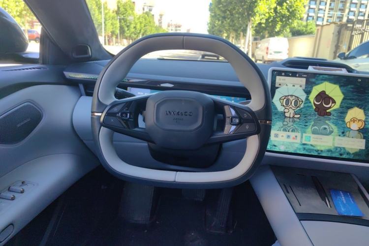 Used Lynk & Co Z10 2025 95 kWh 806 km Range Rear-Wheel Drive Advanced Driver-Assistance System Max Steering Wheel
