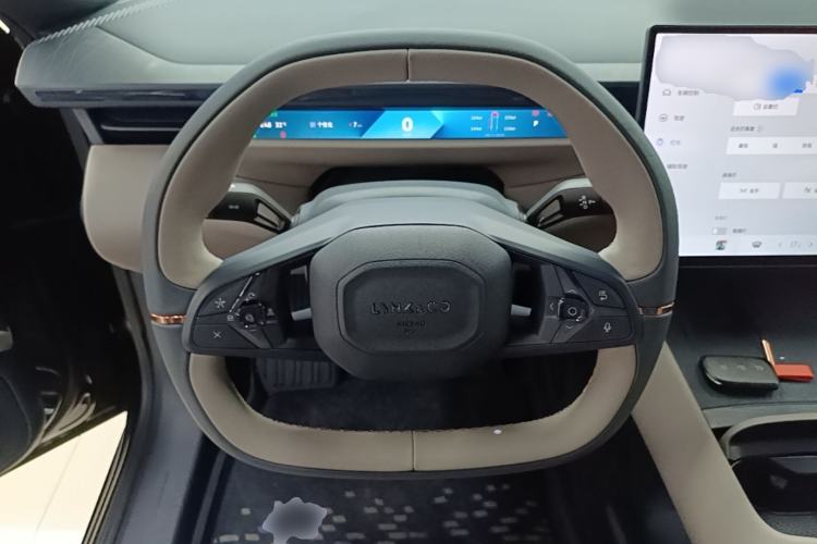 Used Lynk & Co Z10 2025 95 kWh 766 km Range Rear-Wheel Drive Max Steering Wheel