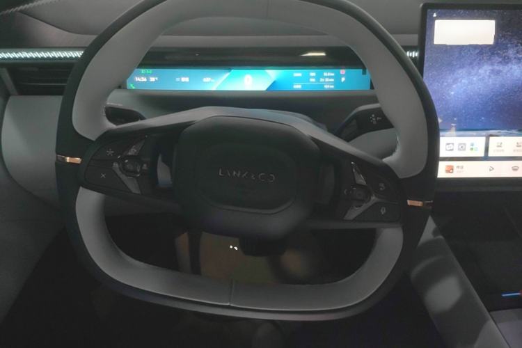Used Lynk & Co Z10 2025 95 kWh 766 km Range Rear-Wheel Drive Max Steering Wheel