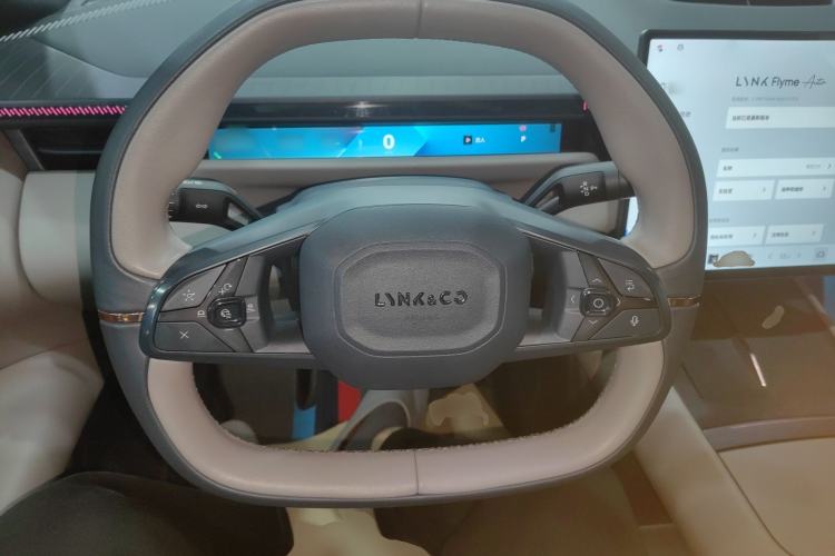 Used Lynk & Co Z10 2025 71 kWh 602 km Range Rear-Wheel Drive Pro Steering Wheel
