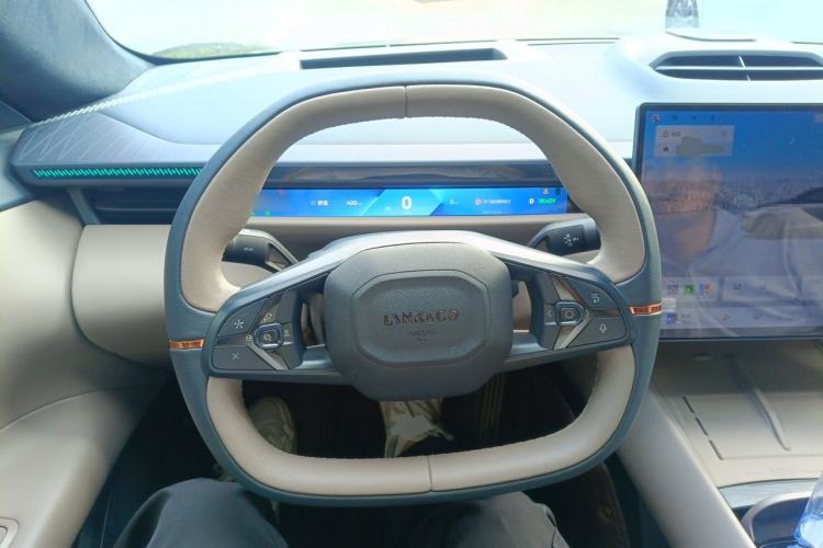 Used Lynk & Co Z10 2025 95 kWh 766 km Range Rear-Wheel Drive Max Steering Wheel