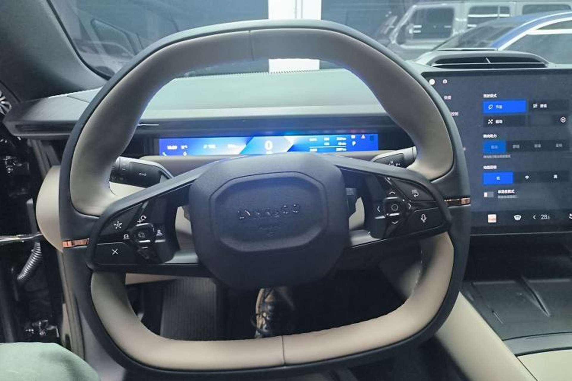 Used Lynk & Co Z10 2025 71 kWh 602 km Range Rear-Wheel Drive Pro Steering Wheel