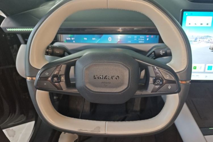 Used Lynk & Co Z10 2025 95 kWh 766 km Range Rear-Wheel Drive Max Steering Wheel