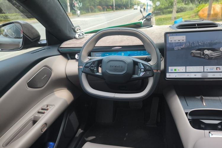 Used Lynk & Co Z10 2025 STARBUFF 95 kWh 766 km Range Rear-Wheel Drive Steering Wheel