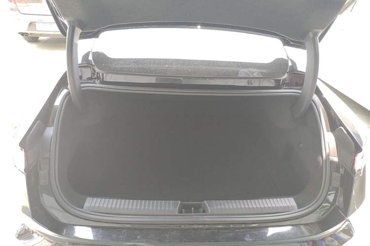 Used Lynk & Co Z10 2025 STARBUFF 95 kWh 766 km Range Rear-Wheel Drive Trunk