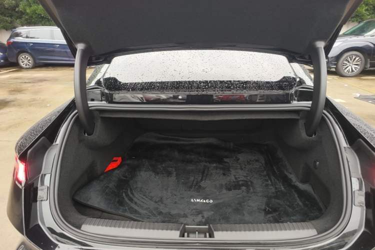 Used Lynk & Co Z10 2025 95 kWh 766 km Range Rear-Wheel Drive Max Trunk
