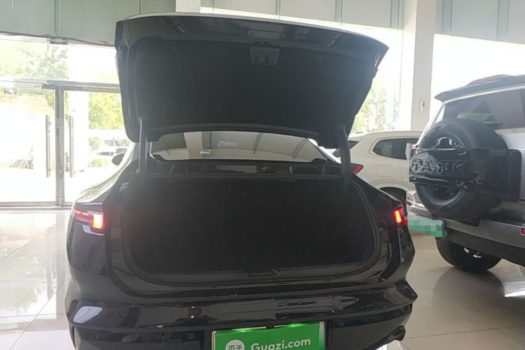 Used Lynk & Co Z10 2025 95 kWh 766 km Range Rear-Wheel Drive Max Trunk