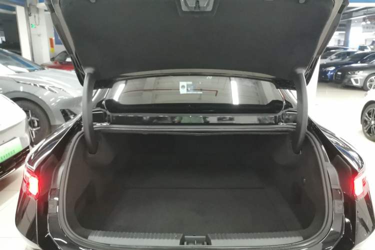 Used Lynk & Co Z10 2025 95 kWh 806 km Range Rear-Wheel Drive Advanced Driver-Assistance System Max Trunk
