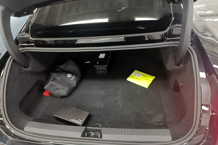Used Lynk & Co Z10 2025 95 kWh 766 km Range Rear-Wheel Drive Max Trunk