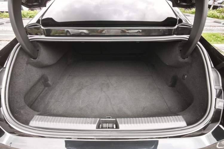 Used Lynk & Co Z10 2025 95 kWh 766 km Range Rear-Wheel Drive Max Trunk