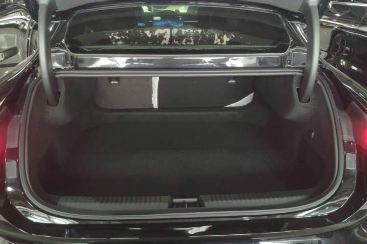 Used Lynk & Co Z10 2025 95 kWh 766 km Range Rear-Wheel Drive Max Trunk