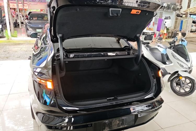 Used Lynk & Co Z10 2025 95 kWh 766 km Range Rear-Wheel Drive Max Trunk