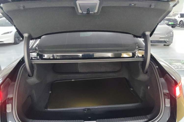 Used Lynk & Co Z10 2025 95 kWh 766 km Range Rear-Wheel Drive Max Trunk