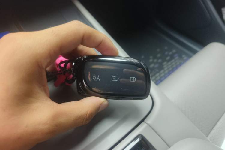 Used Lynk & Co Z10 2025 95 kWh 766 km Range Rear-Wheel Drive Max Vehicle Key