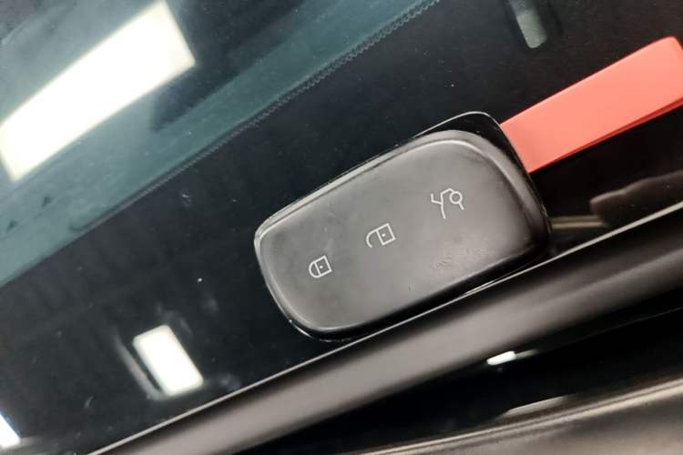 Used Lynk & Co Z10 2025 95 kWh 766 km Range Rear-Wheel Drive Max Vehicle Key