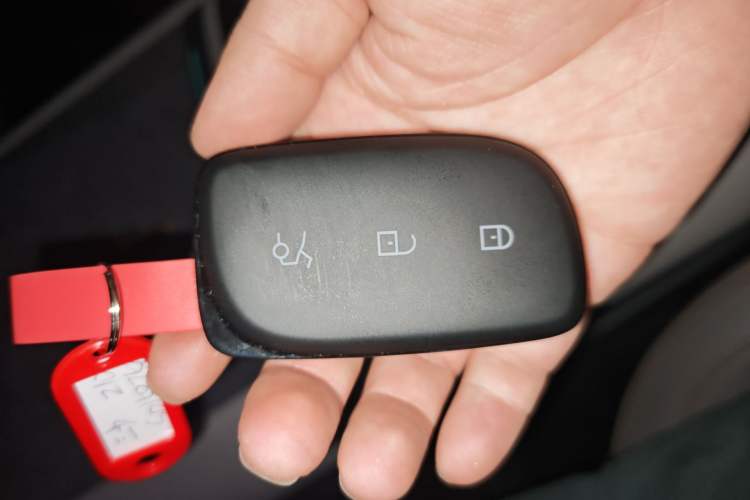 Used Lynk & Co Z10 2025 71 kWh 602 km Range Rear-Wheel Drive Pro Vehicle Key