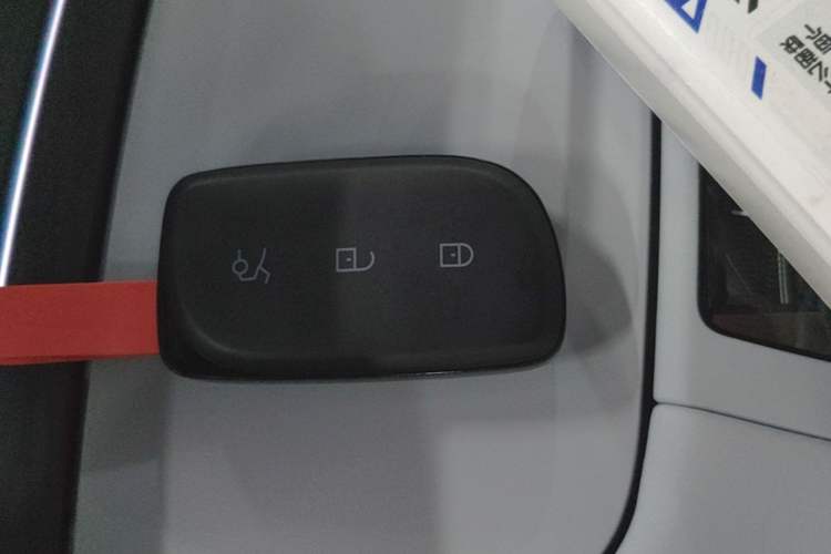 Used Lynk & Co Z10 2025 95 kWh 766 km Range Rear-Wheel Drive Max Vehicle Key